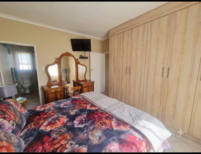 2 BEDROOM TOWNHOUSE FOR SALE IN RIVERSDALE